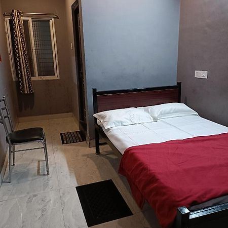 Radhika Lodge Ballari Bagian luar foto