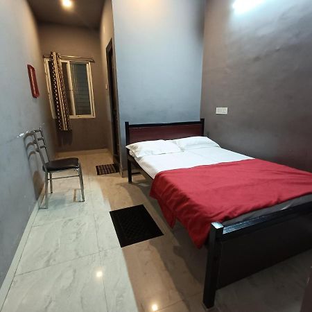 Radhika Lodge Ballari Bagian luar foto