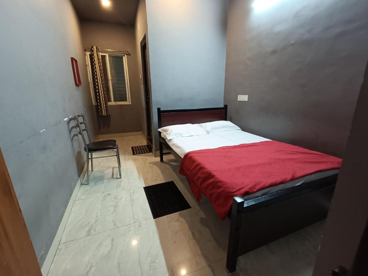 Radhika Lodge Ballari Bagian luar foto